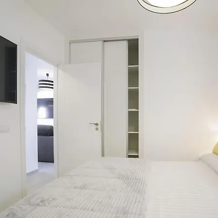 Luxury Solarium, Jacuzzi, A/c And Wi-fi Apartment *