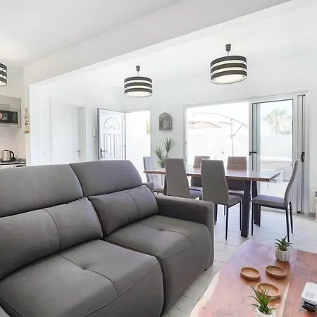 Luxury Solarium, Jacuzzi, A/c And Wi-fi * Tias