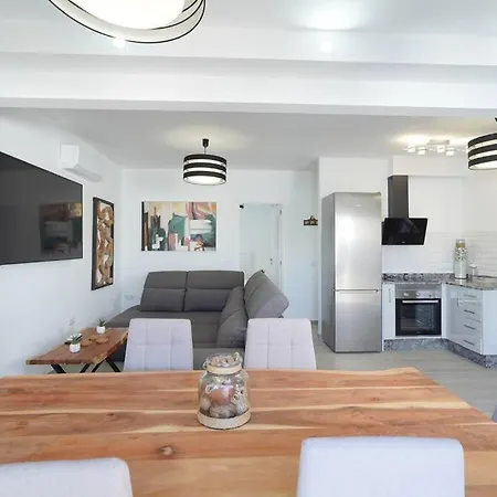 Luxury Solarium, Jacuzzi, A/c And Wi-fi Apartment Tias