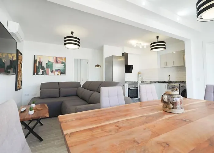 Luxury Solarium, Jacuzzi, A/c And Wi-fi Lejlighed